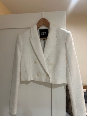 Zara Off-White Cropped Double-Breasted Bouclé Blazer